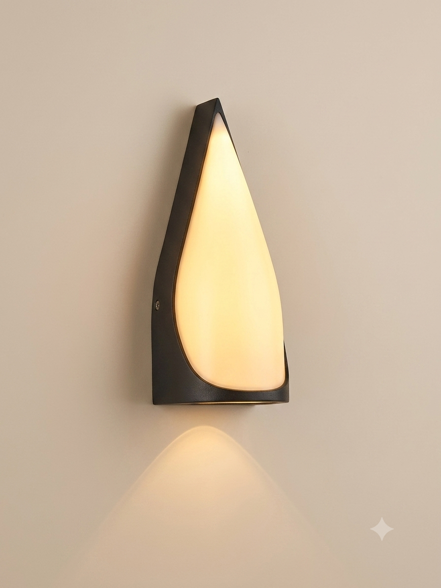 A wall lamp with a simple, streamlined design that mimics a water droplet or a flame, combining a dark metal frame and frosted glass that distributes warm and calming light.